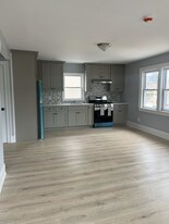 19726 90th Ave, Unit 2 FL in Hollis, NY - Building Photo