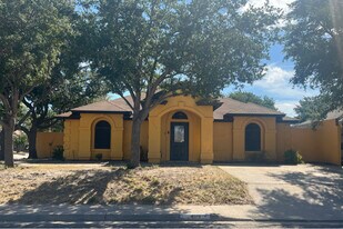 409 Gaucho Ln in Laredo, TX - Building Photo