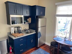1318 San Rafael Ave in Santa Barbara, CA - Building Photo - Building Photo