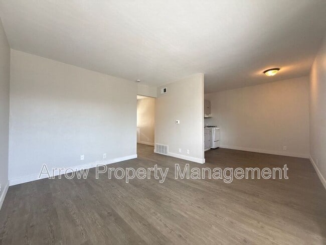 1416 Oakland Rd NE in Cedar Rapids, IA - Building Photo - Building Photo