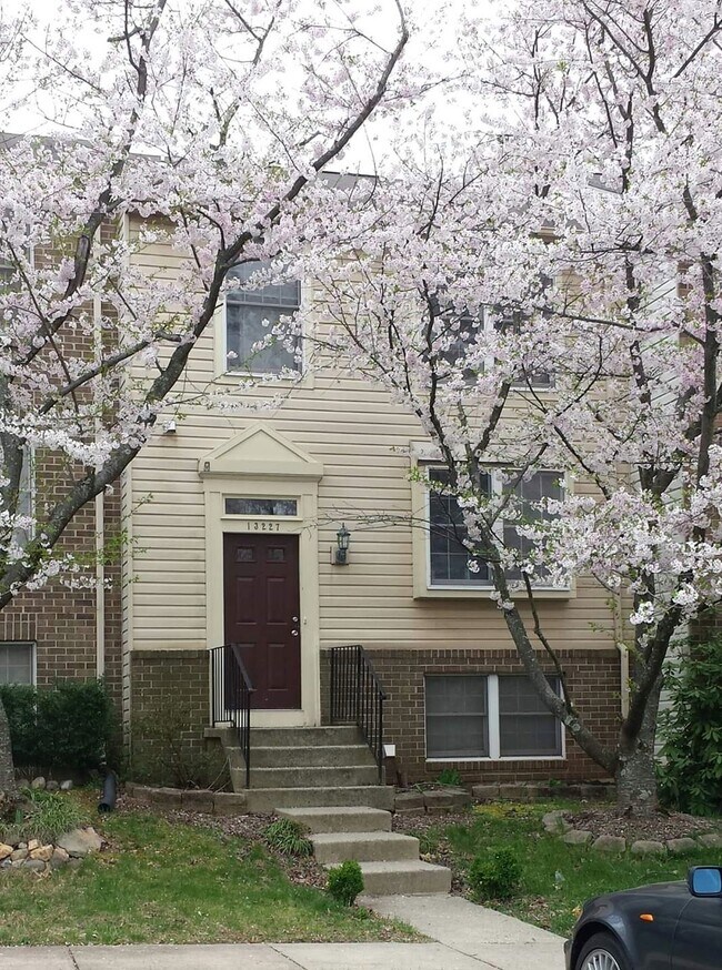 13227 Custom House Ct Rentals in Fairfax, VA