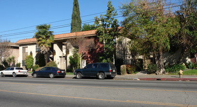 15011 Vanowen St in Van Nuys, CA - Building Photo - Building Photo