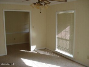 5301 Ridgewood Rd in Jackson, MS - Foto de edificio - Building Photo