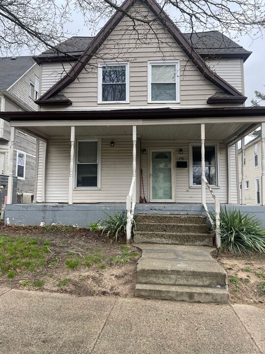 738 Paris Ave SE in Grand Rapids, MI - Building Photo