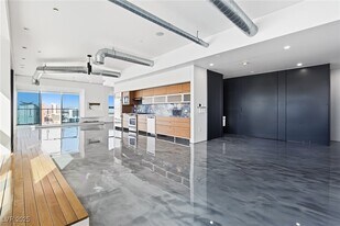 200 Hoover Ave in Las Vegas, NV - Building Photo