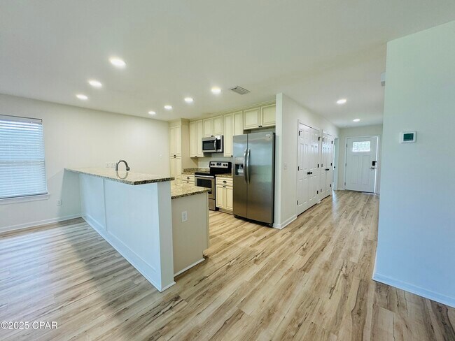 2432 Valley Oak Ct in Panama City, FL - Foto de edificio - Building Photo