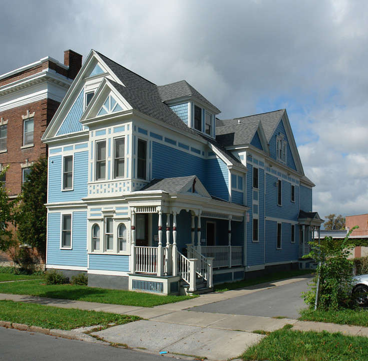 1220 Kemble St in Utica, NY - Foto de edificio