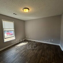8028 Woodlake Dr in Riverdale, GA - Building Photo - Building Photo