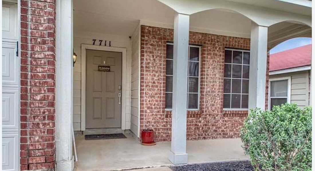 7711 Parkwood Way in San Antonio, TX - Building Photo