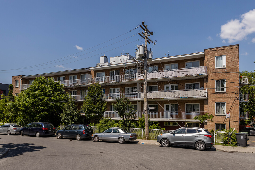 2725 De Darlington Pl in Montréal, QC - Building Photo