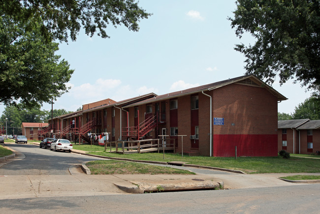 Colony Place Apartments in Winston-Salem, NC - Building Photo - Building Photo