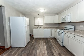 2533 Sylvania Dr in Bethel Park, PA - Building Photo - Building Photo
