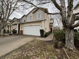 21101 SW Madeira Terrace in Sherwood, OR - Building Photo