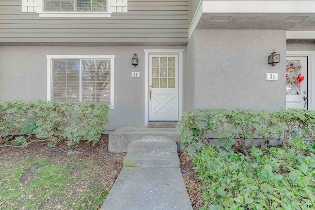 36 Greenbough in Irvine, CA - Building Photo - Building Photo
