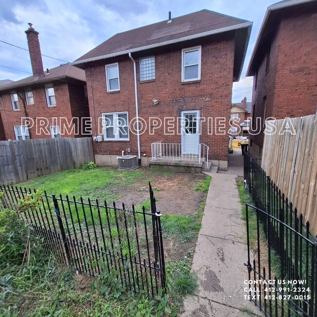 525 Maple St in East Pittsburgh, PA - Building Photo - Building Photo