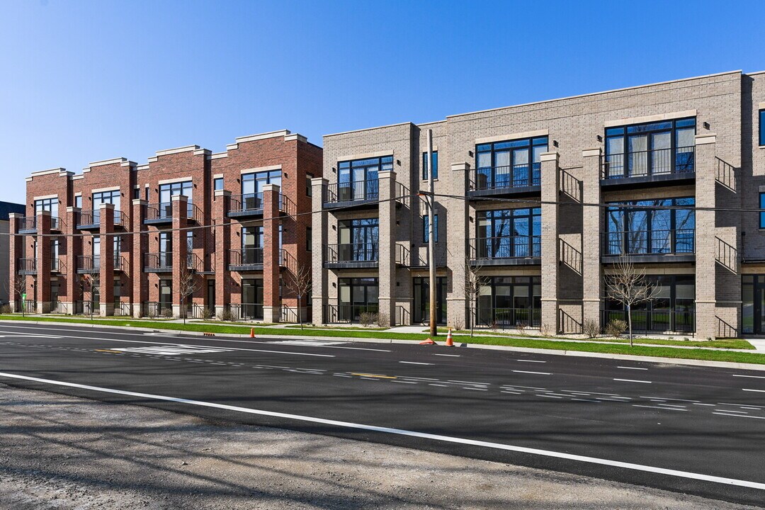780 E Irving Park Rd in Roselle, IL - Building Photo