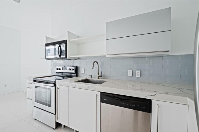 690 SW 1st Ct, Unit 2308 in Miami, FL - Foto de edificio - Building Photo