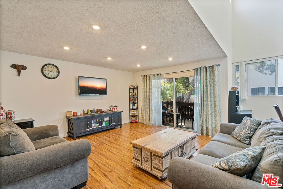 5950 Canterbury Dr-Unit -J219 in Culver City, CA - Building Photo