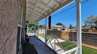 1021 Edith Blvd NE in Albuquerque, NM - Building Photo - Building Photo