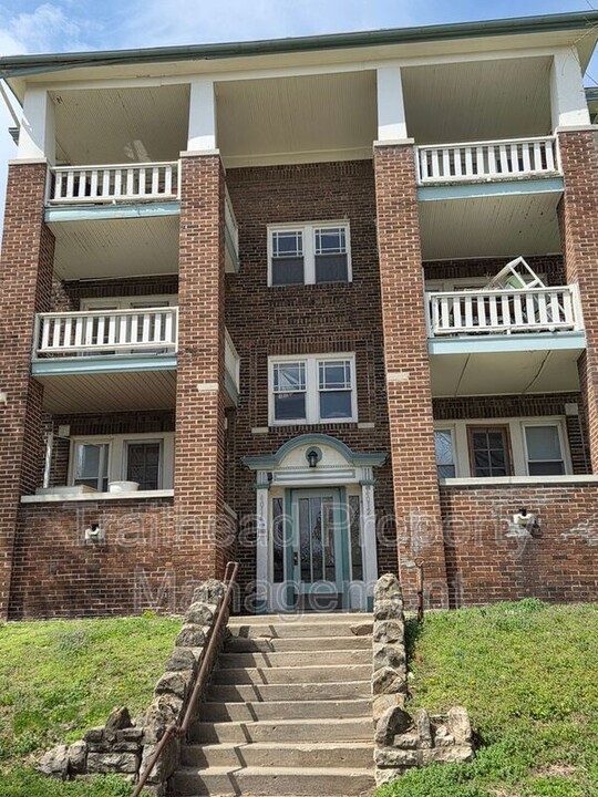 4014 Warwick Blvd in Kansas City, MO - Building Photo