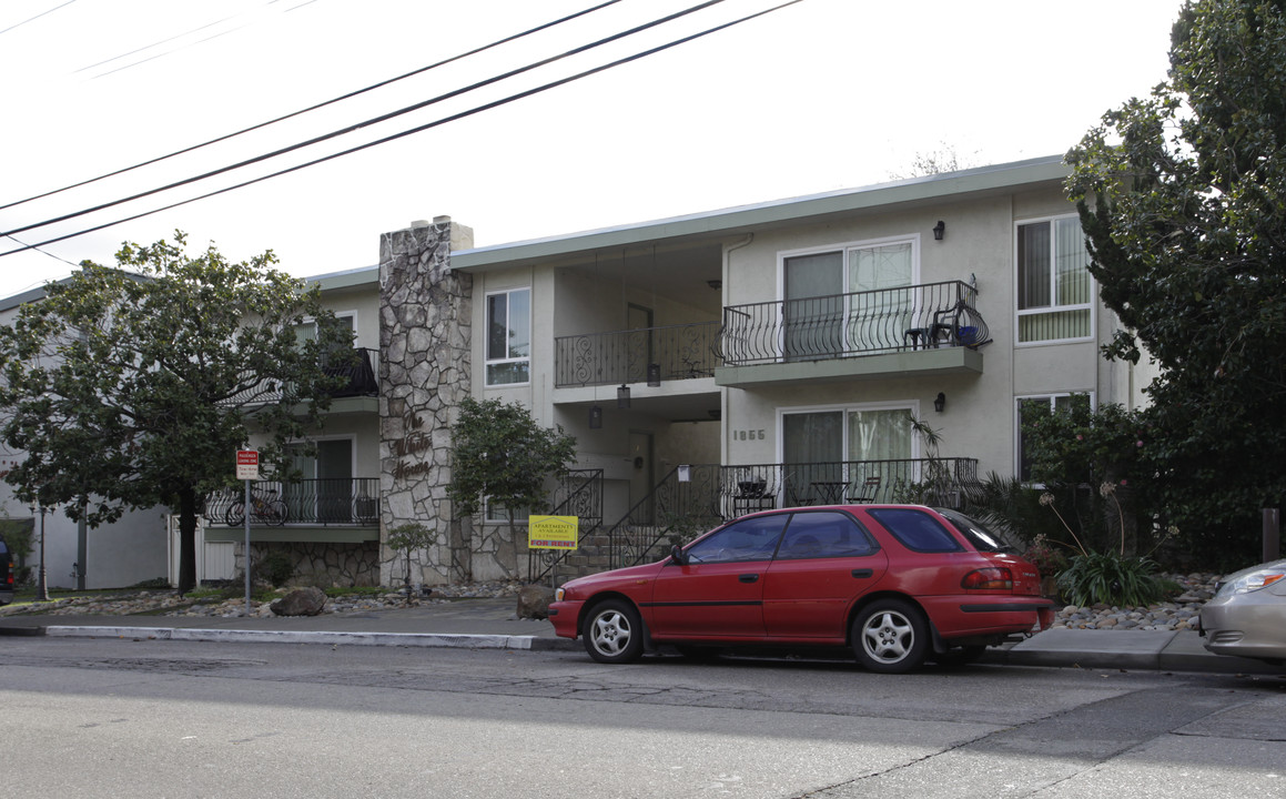 The Whitehouse Apartments in Walnut Creek, CA - Building Photo