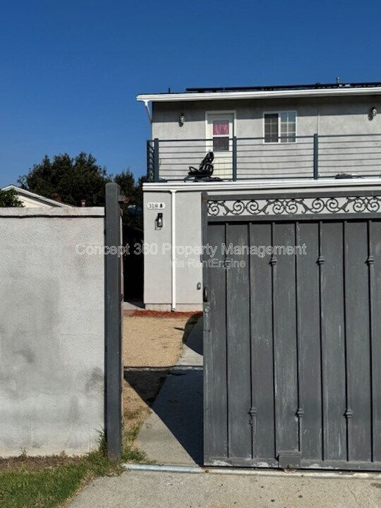 318 E Heath Ln in Long Beach, CA - Building Photo