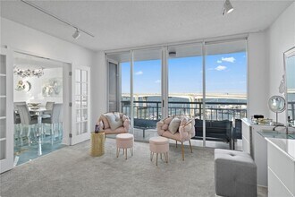 100 Pierce St in Clearwater, FL - Building Photo - Building Photo