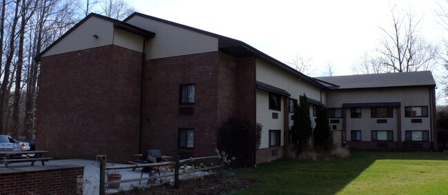 Rowayton Gardens in Norwalk, CT - Foto de edificio - Building Photo