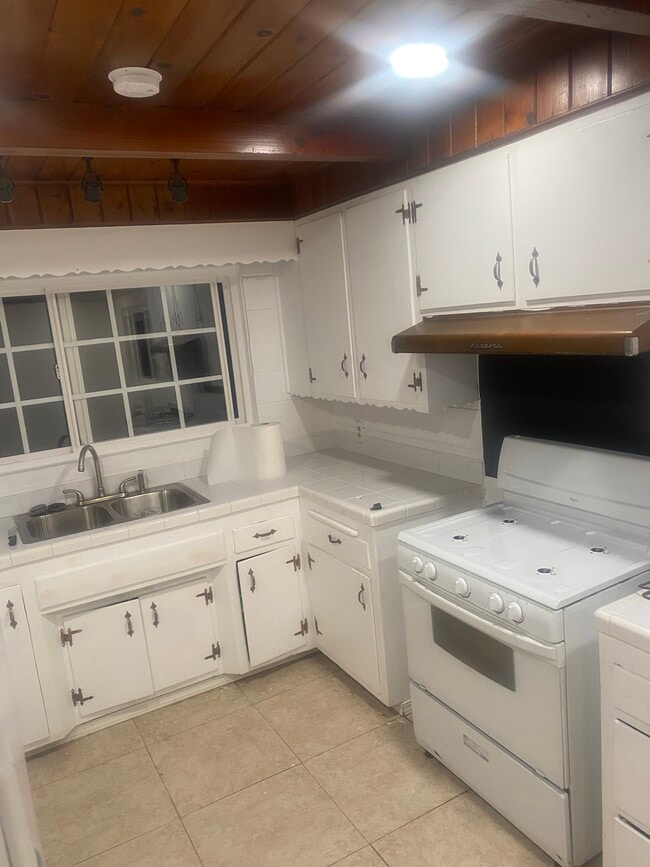 2135 S Palm Ave in Alhambra, CA - Building Photo - Building Photo
