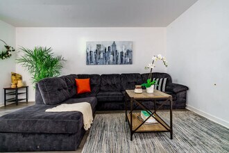 605 Dennison Ave in Columbus, OH - Building Photo - Building Photo