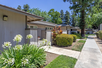 Briarwood Apartments in Fresno, CA - Building Photo - Building Photo