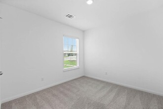 108 Paradise Cyn Dr in Jarrell, TX - Foto de edificio - Building Photo