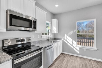 213 Lomond St in Longview, TX - Foto de edificio - Building Photo