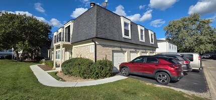 2125 N Ginger Creek Dr in Palatine, IL - Building Photo - Building Photo