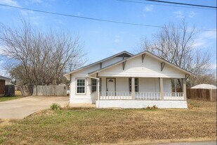1208 Hall St in McKinney, TX - Building Photo