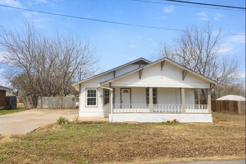1208 Hall St in McKinney, TX - Building Photo
