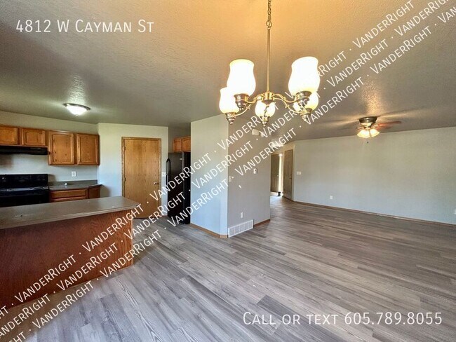4812 W Cayman St in Sioux Falls, SD - Building Photo - Building Photo