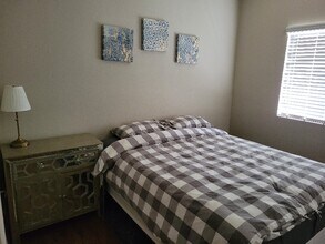 5250 S Rainbow Blvd in Las Vegas, NV - Building Photo - Building Photo