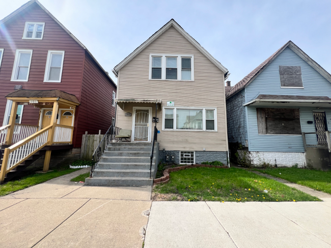 property at 105 W 112th St