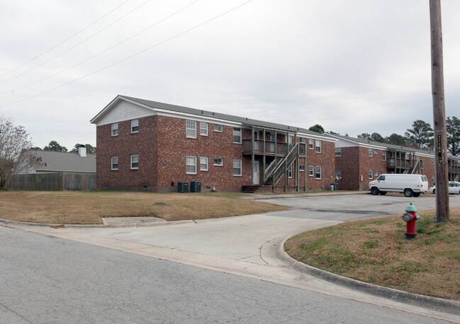 Canturbury Hills in Jacksonville, NC - Building Photo - Building Photo