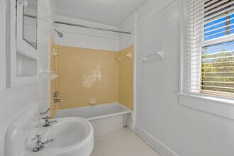 Highland Court in Birmingham, AL - Building Photo - Interior Photo