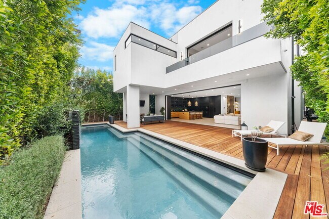 842 N Orange Grove Ave in Los Angeles, CA - Building Photo - Building Photo