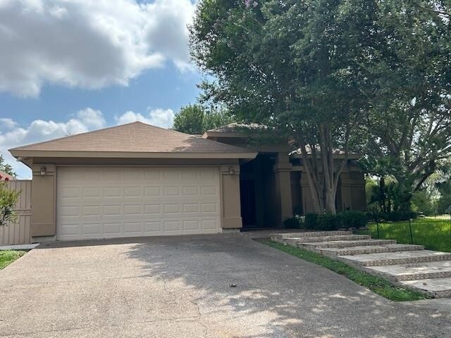 1118 Diamond Dr in Laredo, TX - Building Photo