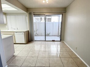 1420 E Vegas Valley Dr in Las Vegas, NV - Building Photo - Building Photo