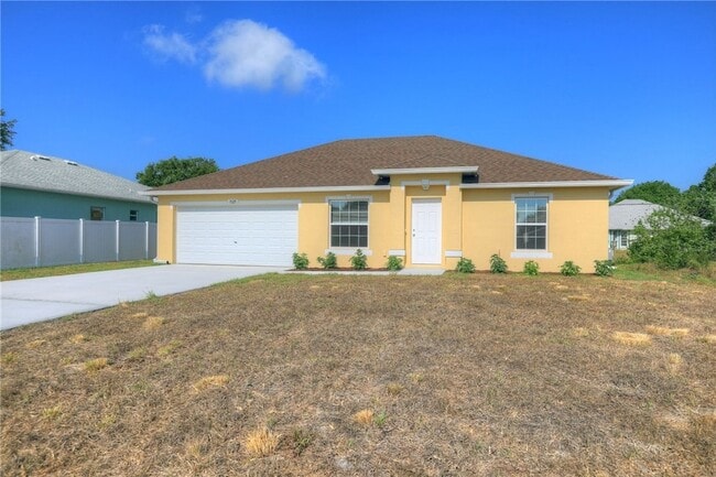 9125 101st Ave in Vero Beach, FL - Foto de edificio - Building Photo