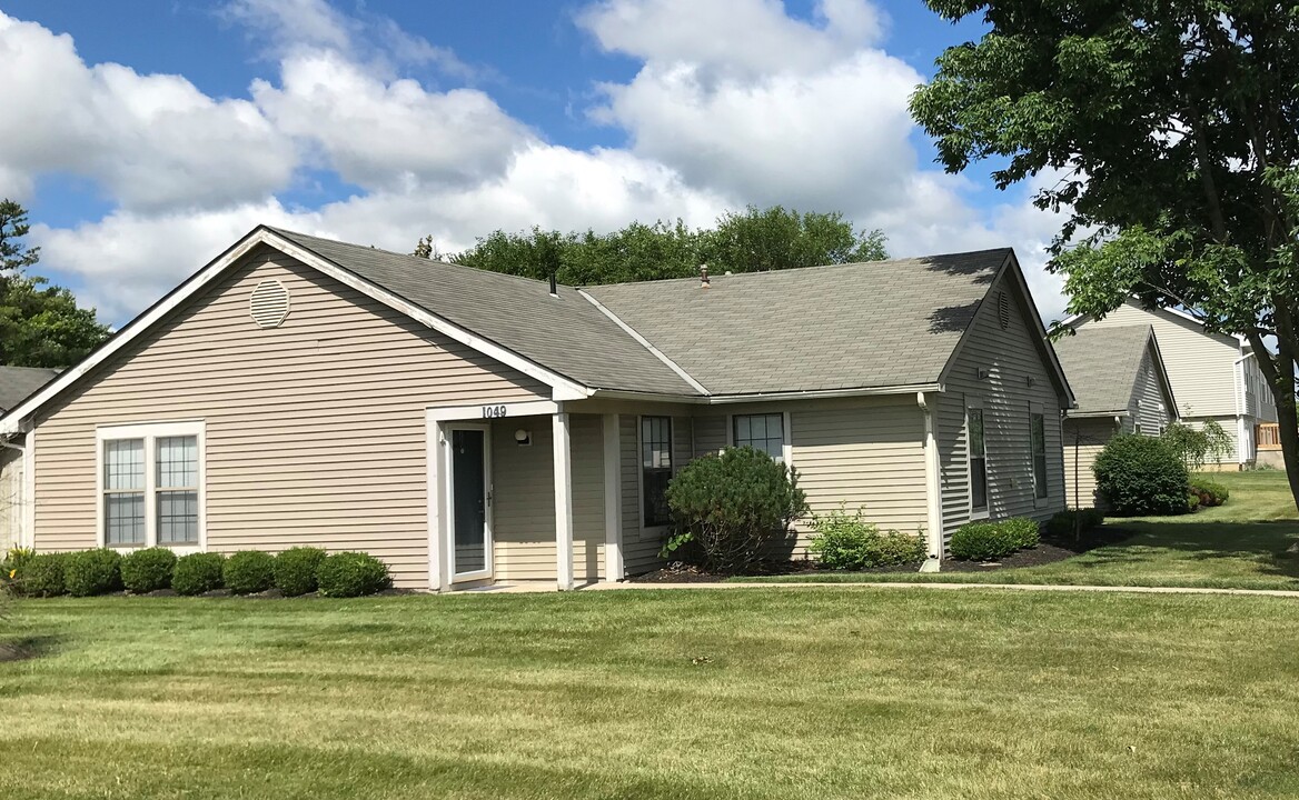 1049 Coventry Way in Marysville, OH - Building Photo