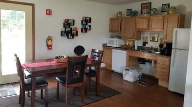 15 Orchard Ln in Jackson, OH - Foto de edificio - Building Photo