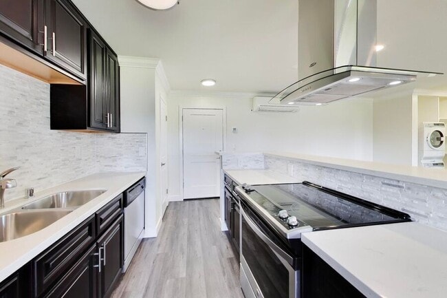 property at 1662 Hollenbeck Ave