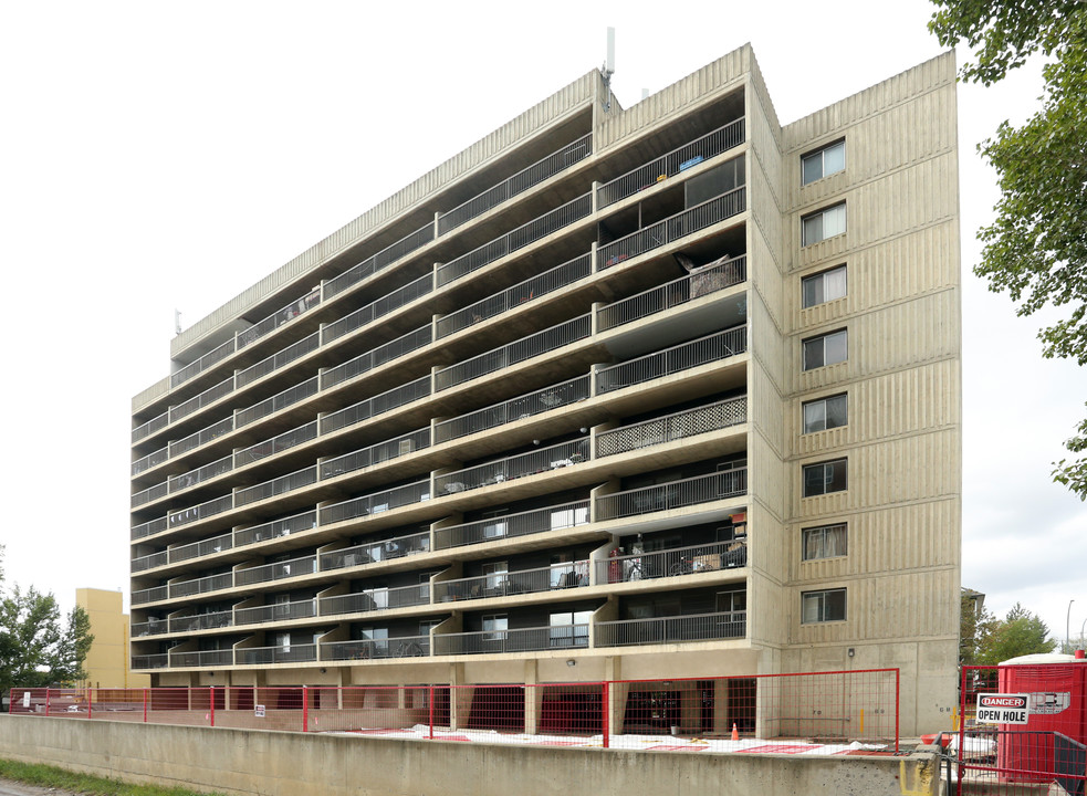 Burlington Tower in Edmonton, AB - Building Photo