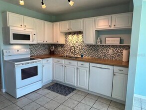 5095 Bay St NE in St. Petersburg, FL - Building Photo - Building Photo